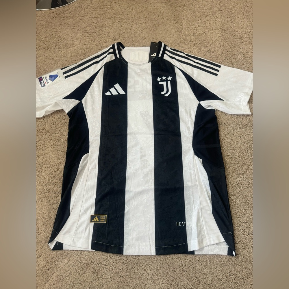 24/25 Juventus Home player Jersey Chiesa 7 size L